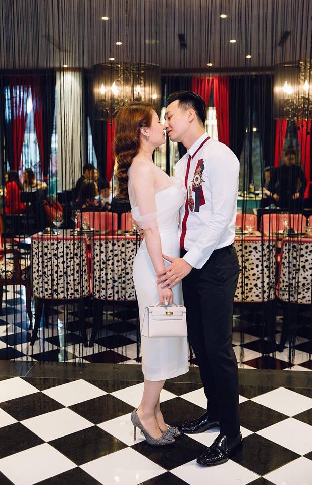 MC Thành Trung tặng vợ túi xách trăm triệu cùng lời chúc ngọt ngào trong ngày sinh nhật